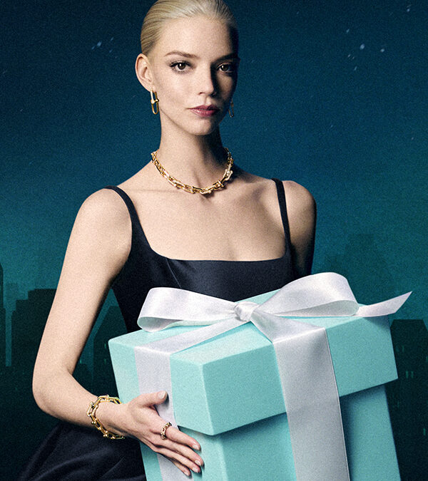 Tiffany & Co. dévoile sa campagne Holiday 2025 : “Love Is a Gift”