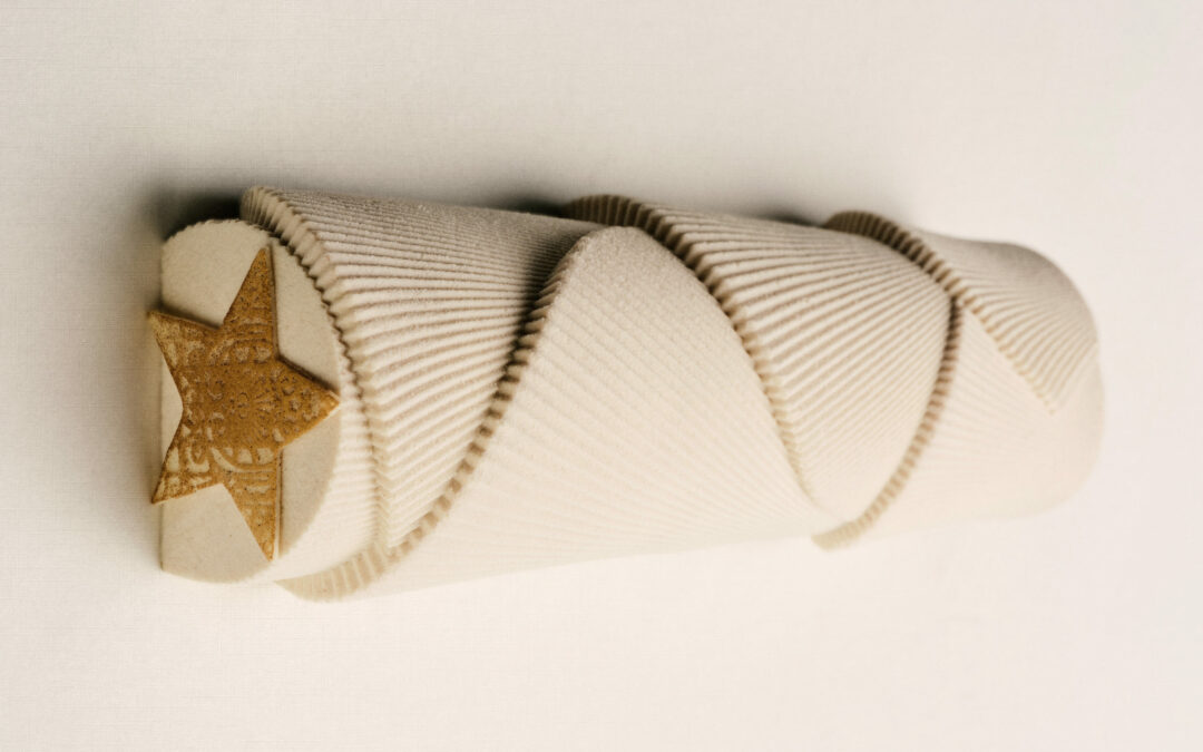 La Maison Dior et le 30 Montaigne dévoilent la première bûche de Yannick Alléno