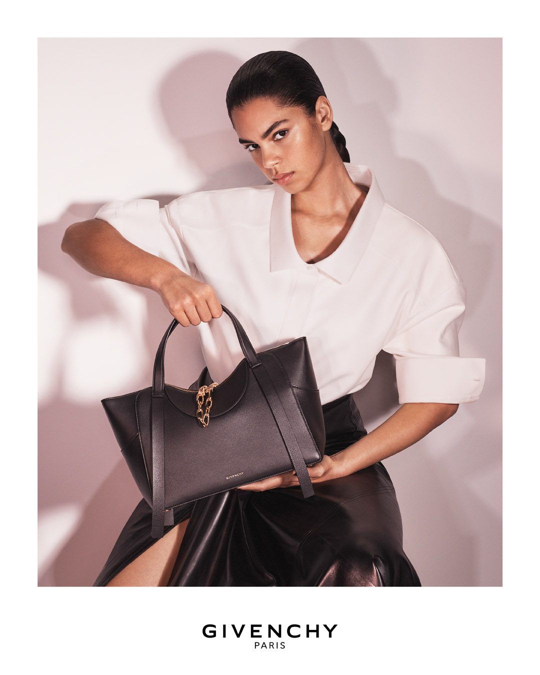 GIVENCHY_2026_SNATCH_BAG_CAMPAIGN_4x5_LOGO_05
