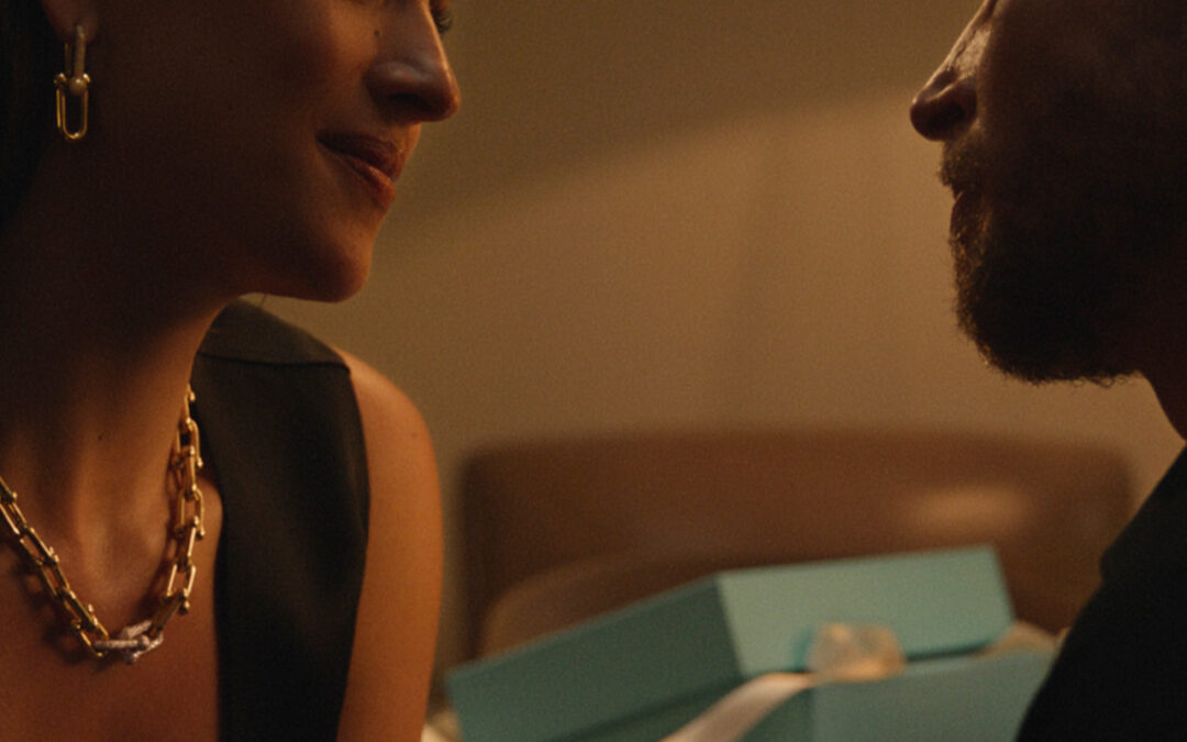 Tiffany & Co. présente sa campagne de la Saint-Valentin 2026, une expression cinématographique de l&rsquo;amour et de la force