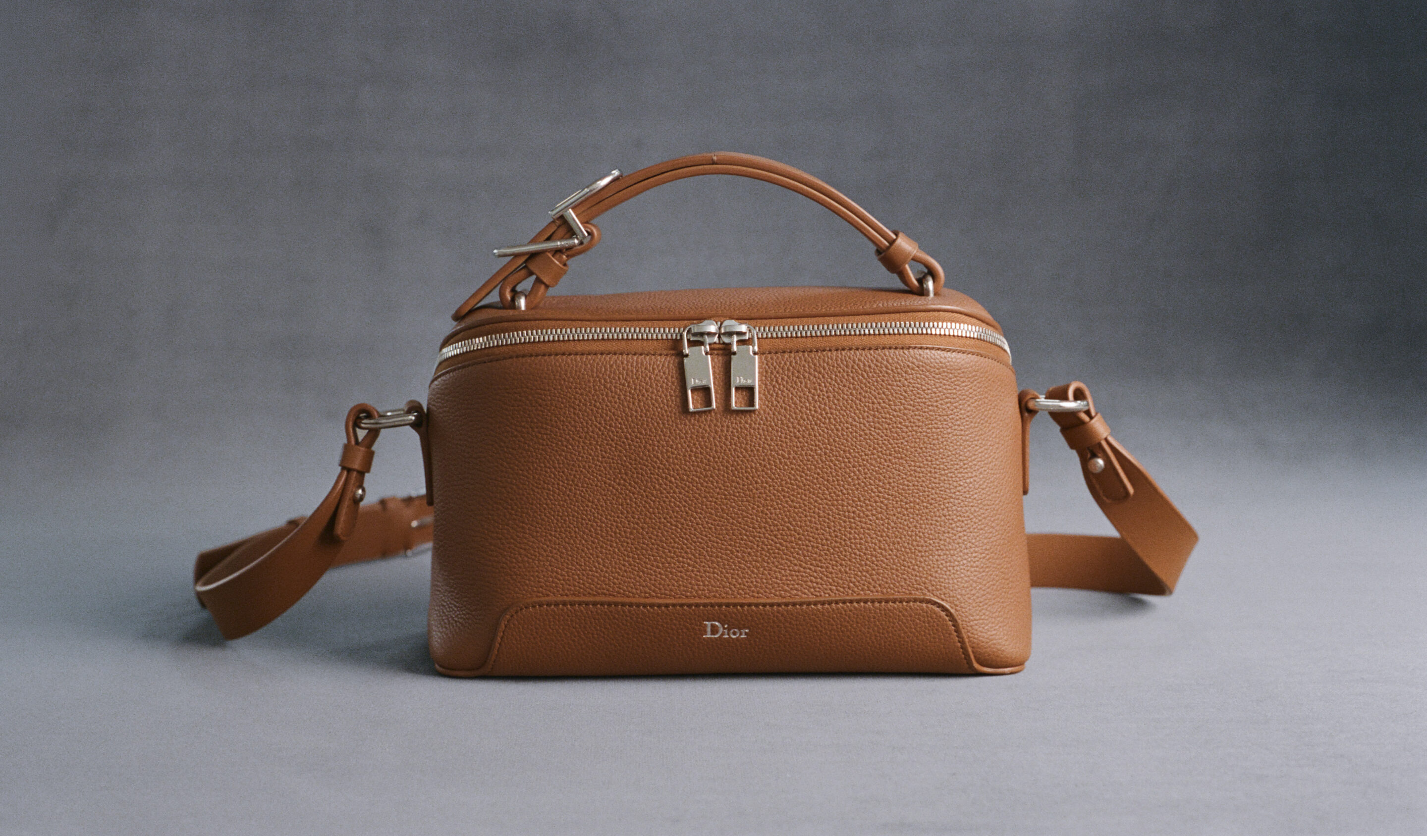 DIOR FALL 2026 COLLECTION_VISUELS_SAVOIR FAIRE_ARCHIE BAG BY PAUL LEHR (16)