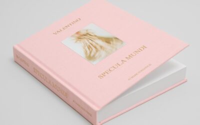 LA MAISON VALENTINO PRÉSENTE LE LIVRE HAUTE COUTURE SPECULA MUNDI DE MARK BORTHWICK À LOS ANGELES