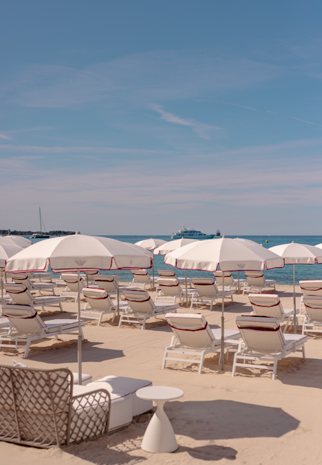 Emporio Armani prend ses quartiers d’été à Vega La Plage sur la Croisette