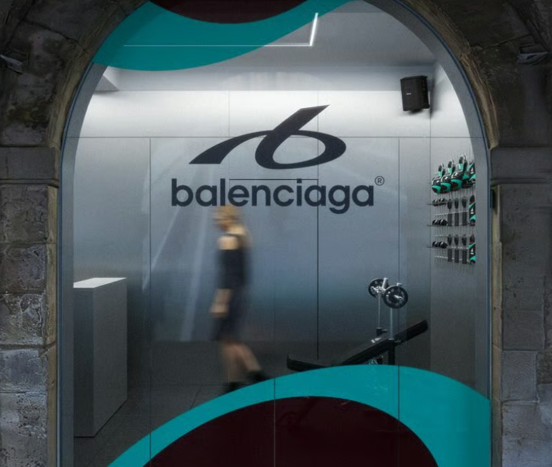 Balenciaga dynamise Paris avec son offre Techwear Wellness