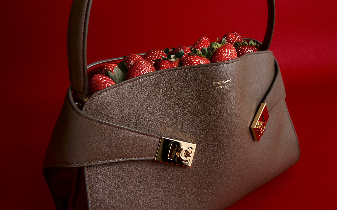 Ferragamo | SAINT VALENTIN 2025 « I see Hugs everywhere »