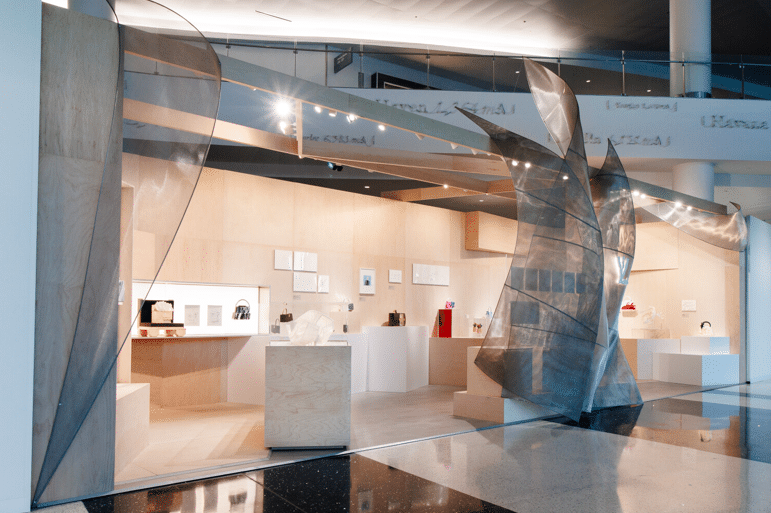 Louis Vuitton dévoile la collection Louis Vuitton x Frank Gehry à Art Basel Miami Beach