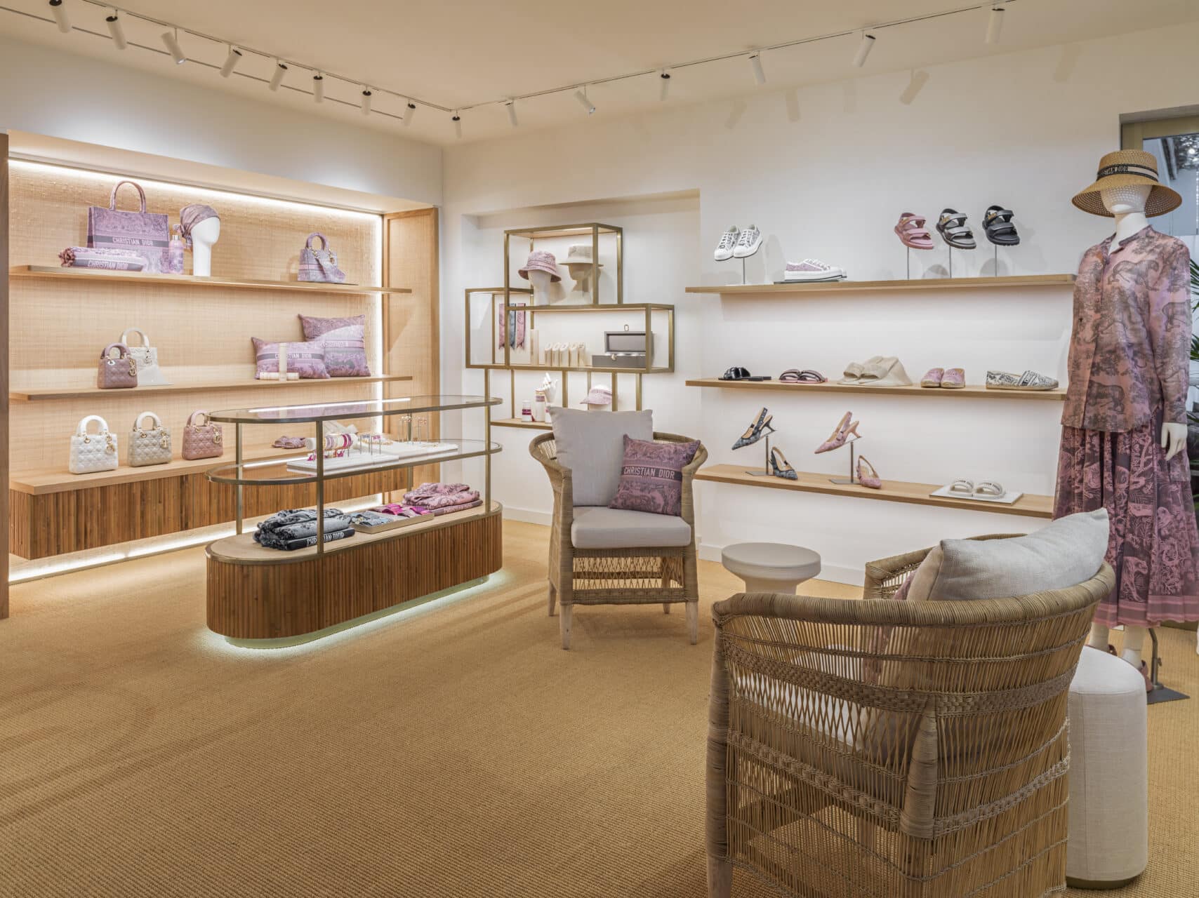 DIOR launches #Dioriviera Beach & Boutique pop-up in Saint Tropez