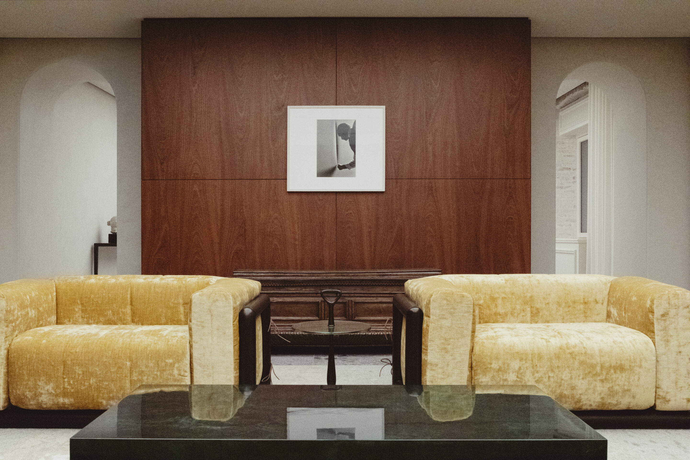 SAINT_LAURENT_MILAN_MONTENAPOLEONE_STORE_01_HR