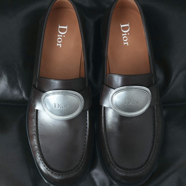 LES MOCASSINS DIOR À MÉDAILLON